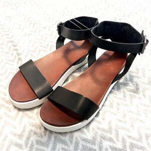 Women’s sandals, Size 8.5